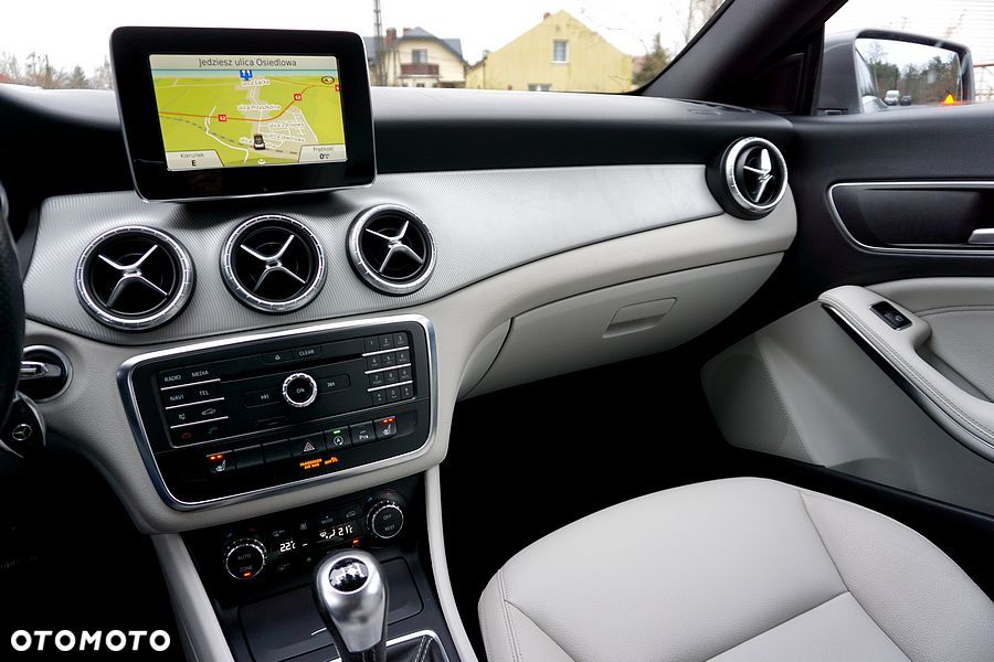 Mercedes-Benz CLA 180 Peak Edition - 36