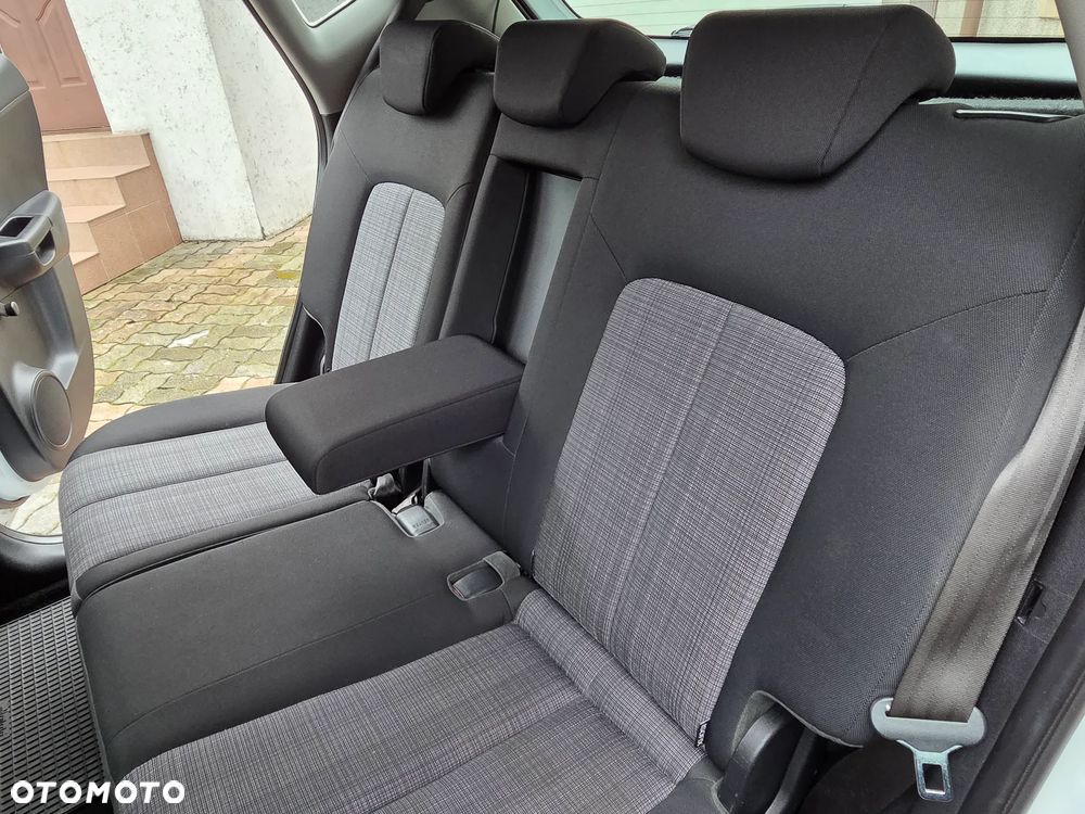 Kia Venga - 24
