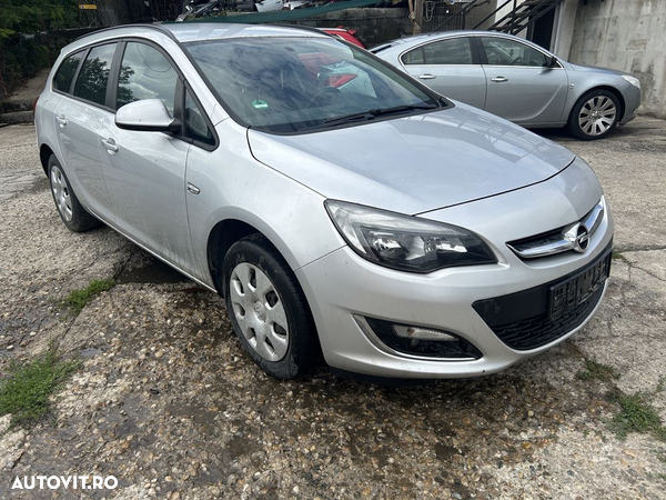 Far Opel Astra J