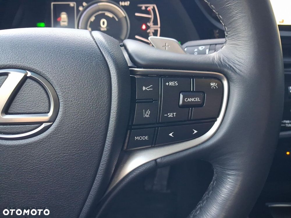 Lexus ES 300h Business Edition - 16