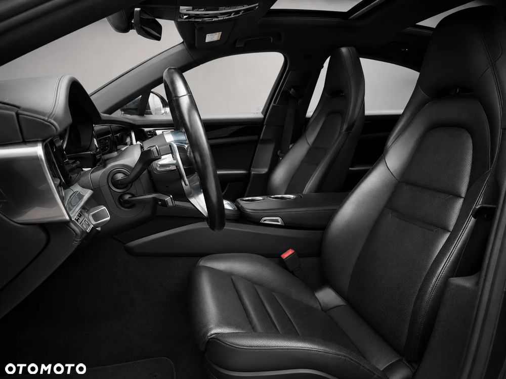 Porsche Panamera 4 - 11
