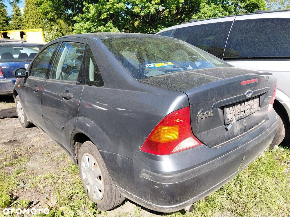 Na części: Ford Focus  Rok 2004 Pojemność 1596 Moc 74 kw Benzyna - 5
