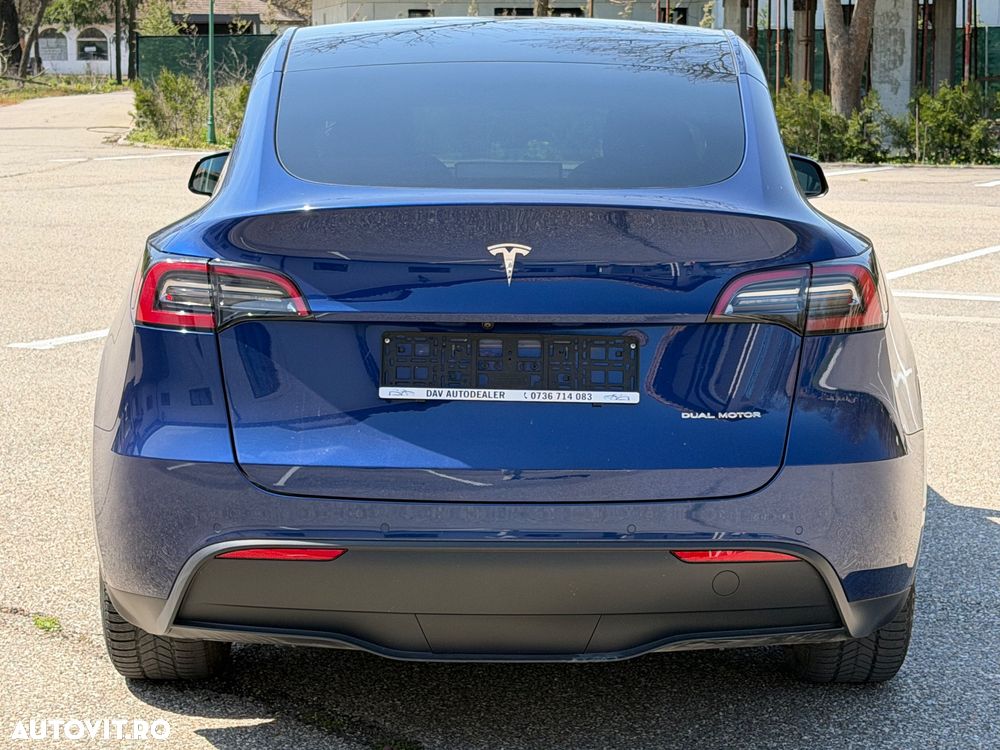 Tesla Model Y - 4