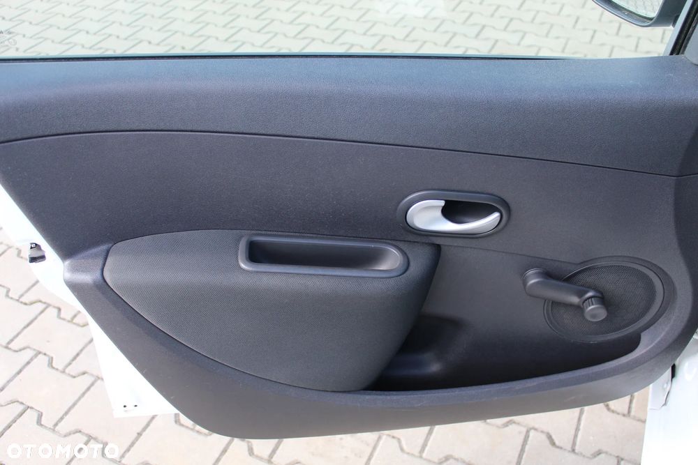 Renault Clio - 17