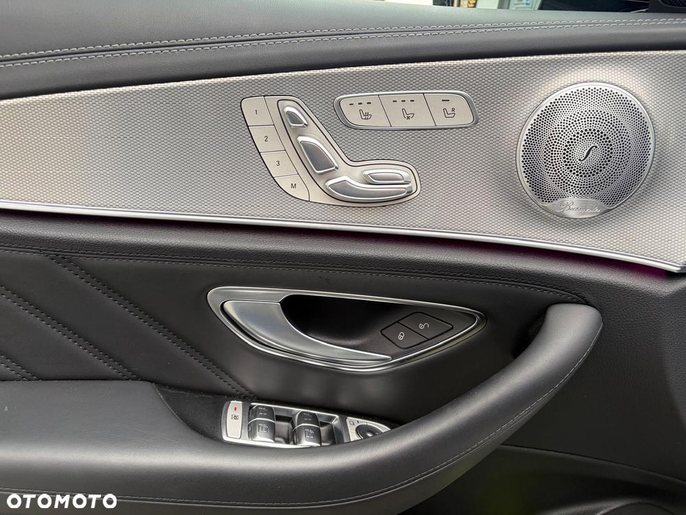 Mercedes-Benz Klasa E AMG 63 4Matic AMG Speedshift 9G-MCT - 11