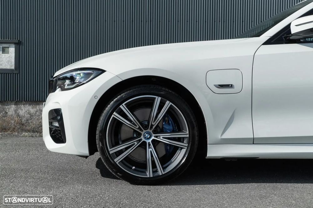 BMW 330 e Pack M Auto - 43