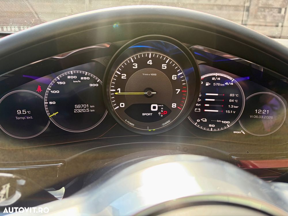 Porsche Panamera 4 E-Hybrid - 18