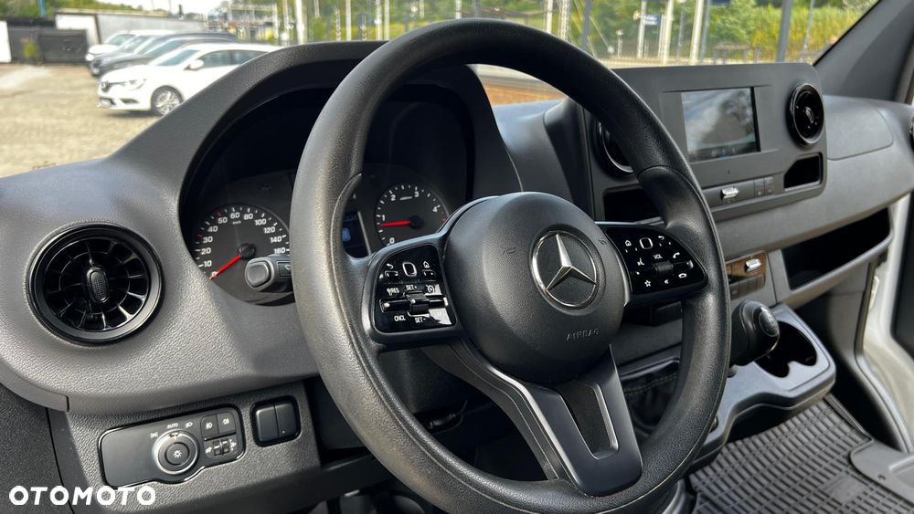 Mercedes-Benz Sprinter 319 - 24