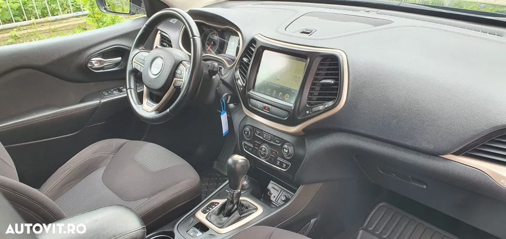 Jeep Cherokee - 10