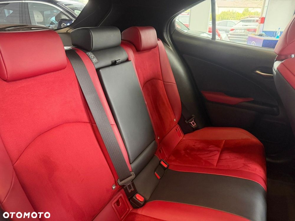 Lexus UX - 16