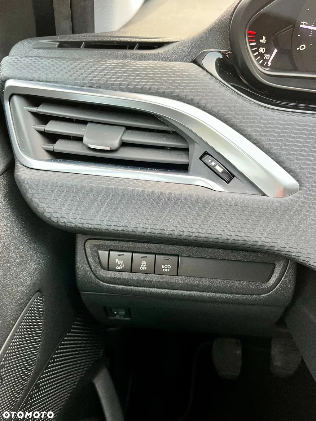 Peugeot 2008 1.2 Pure Tech Style S&S - 25