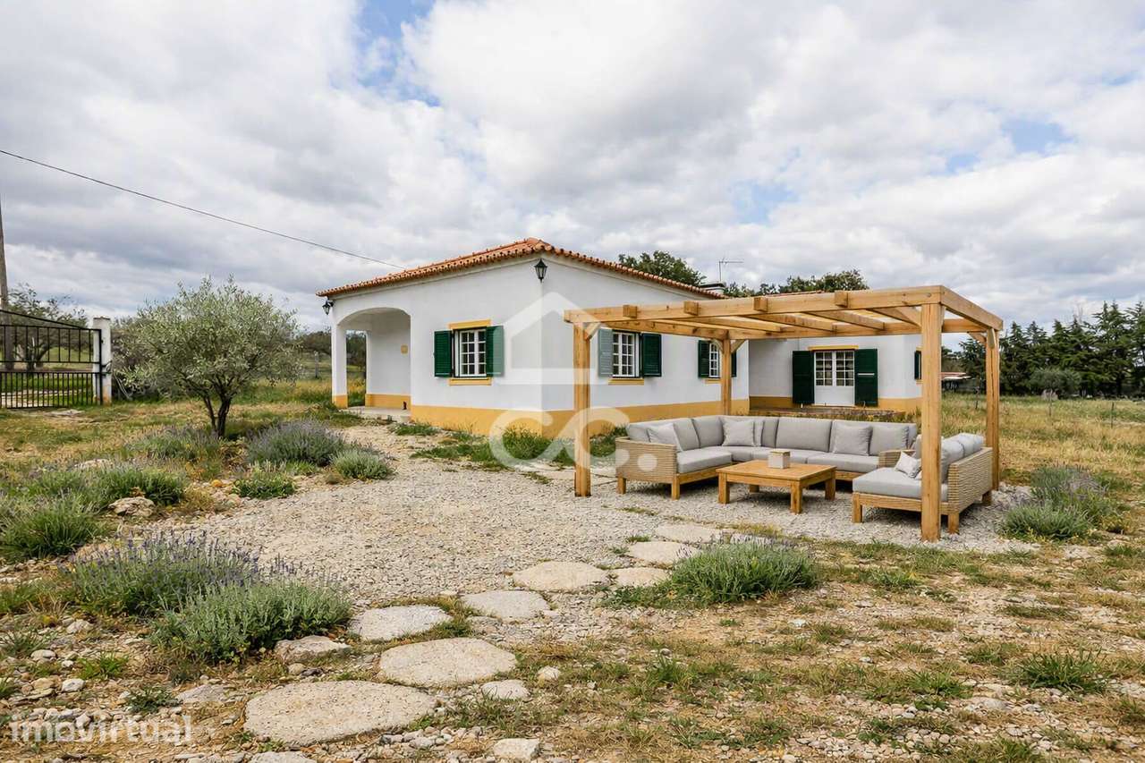 Quinta de 0,7 ha com Moradia T4 e Anexos | Azaruja, Évora - Grande imagem: 2/60