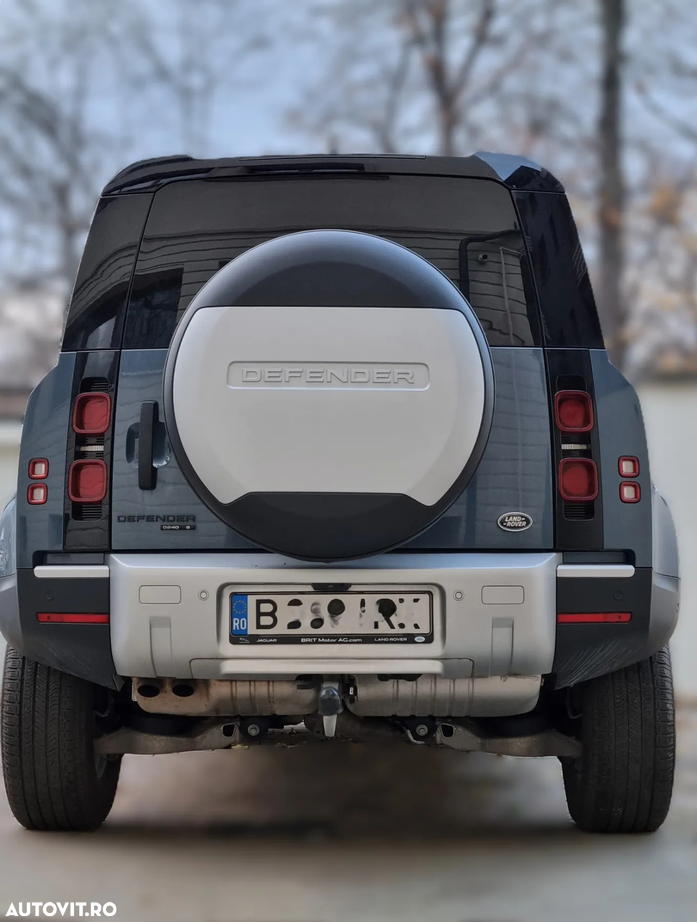 Land Rover Defender 110 2.0L D240 S - 27
