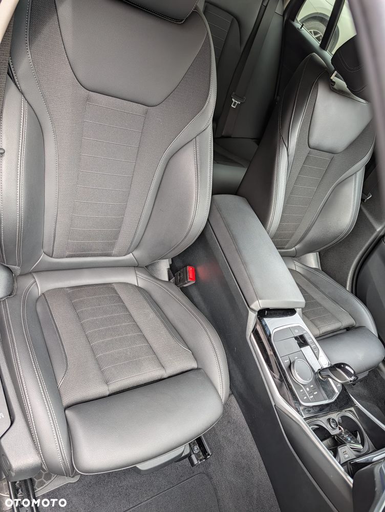 BMW Seria 3 330d xDrive MHEV - 29
