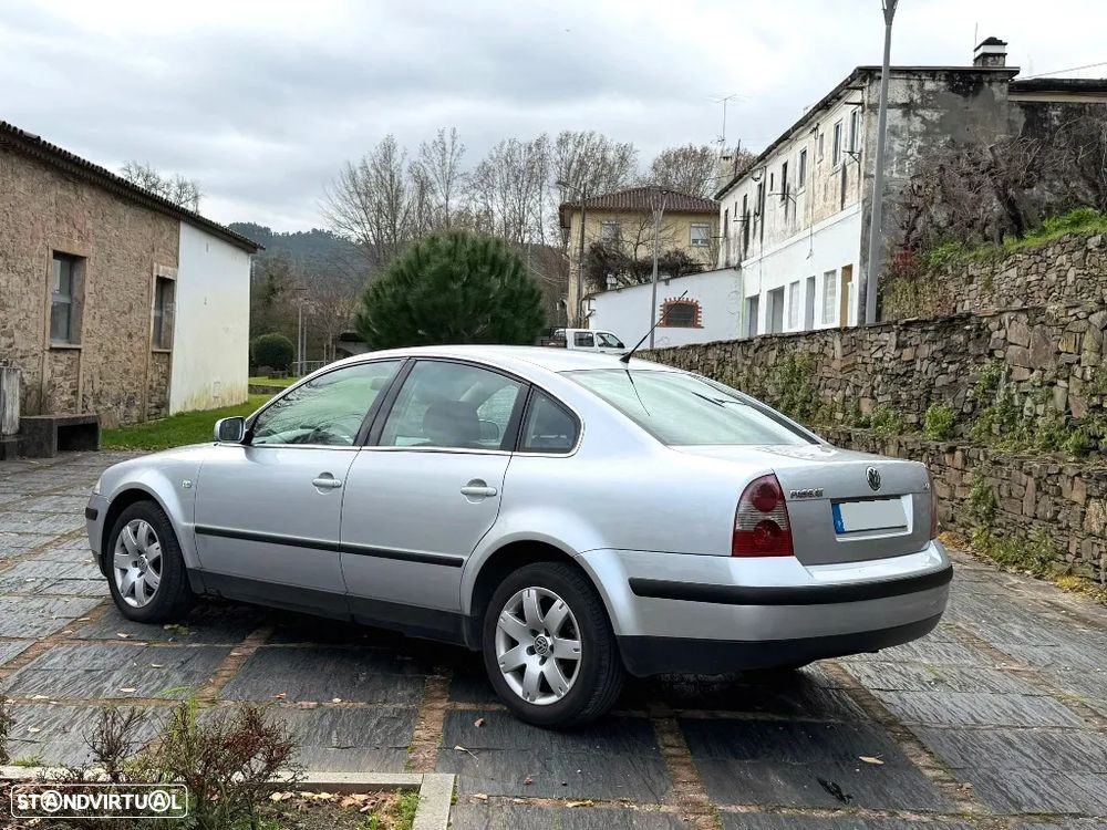 VW Passat 1.9 TDi Confortline Plus 6V - 3