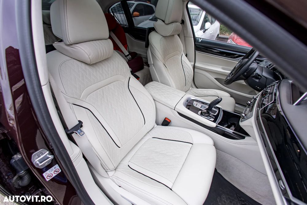 BMW Seria 7 730d xDrive MHEV - 37