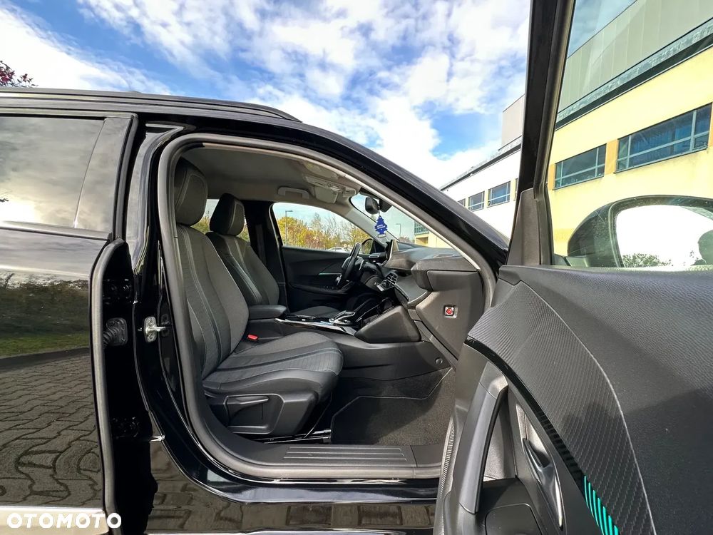 Peugeot 2008 BlueHDi 130 Allure S&S EAT8 - 20