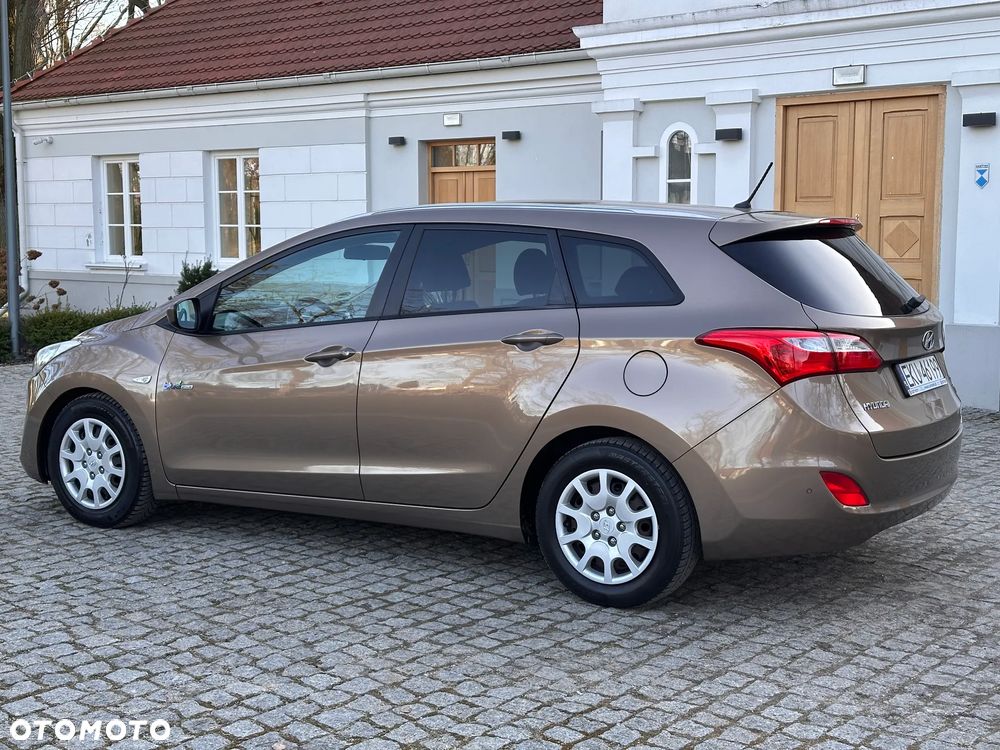 Hyundai i30 blue Kombi 1.6 GDi Style - 23