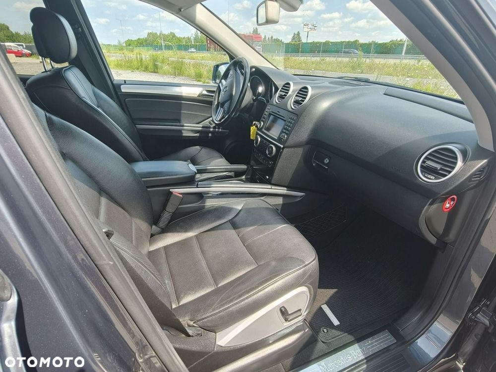 Mercedes-Benz ML - 25