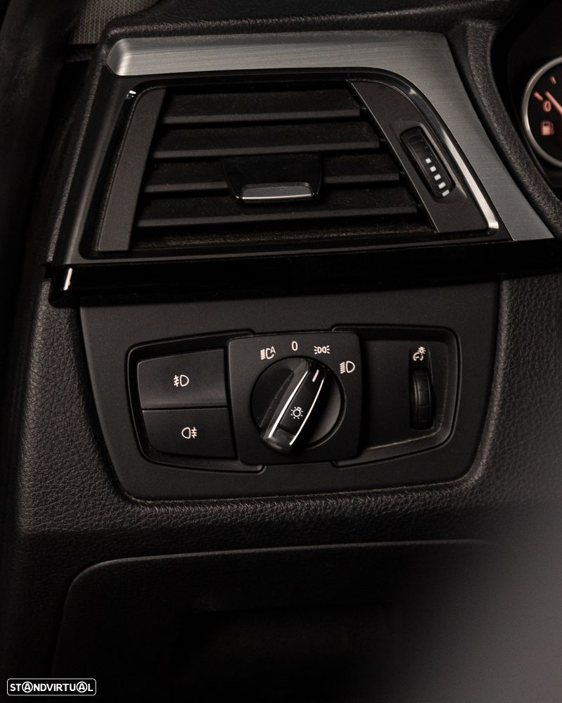 BMW 318 d Pack M - 16