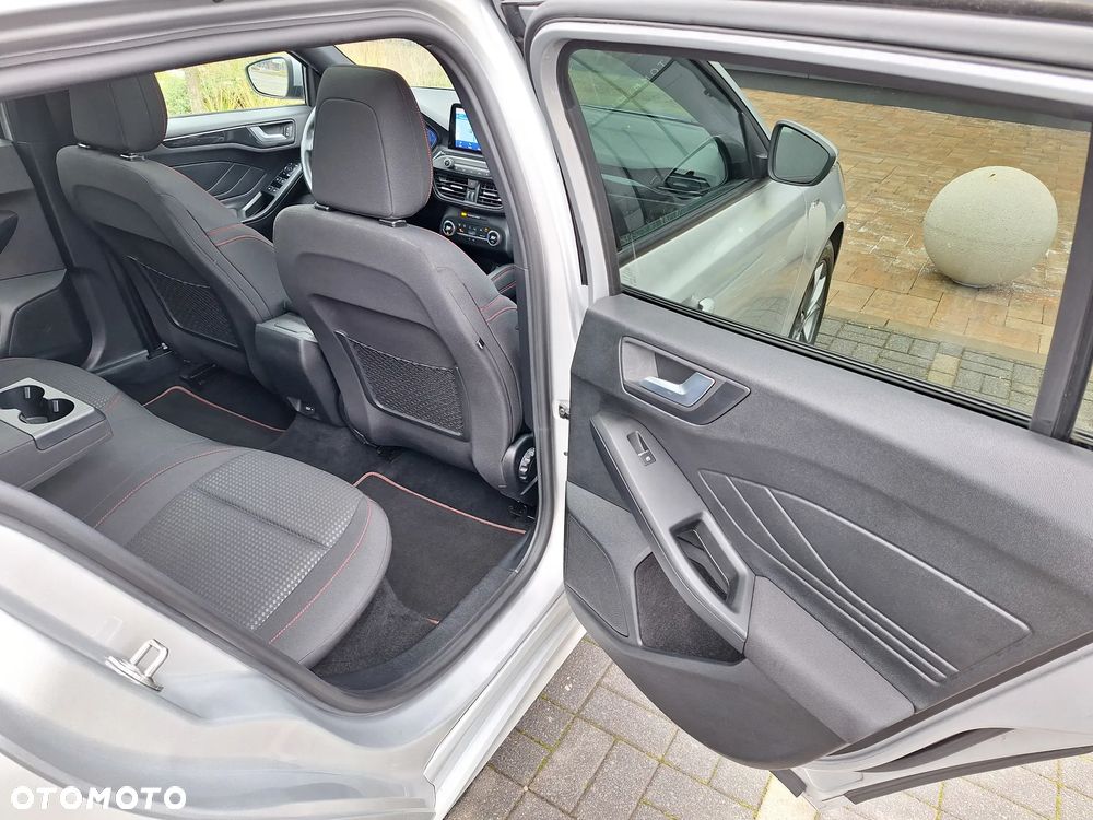 Ford Focus 1.5 EcoBoost ST-Line X - 23