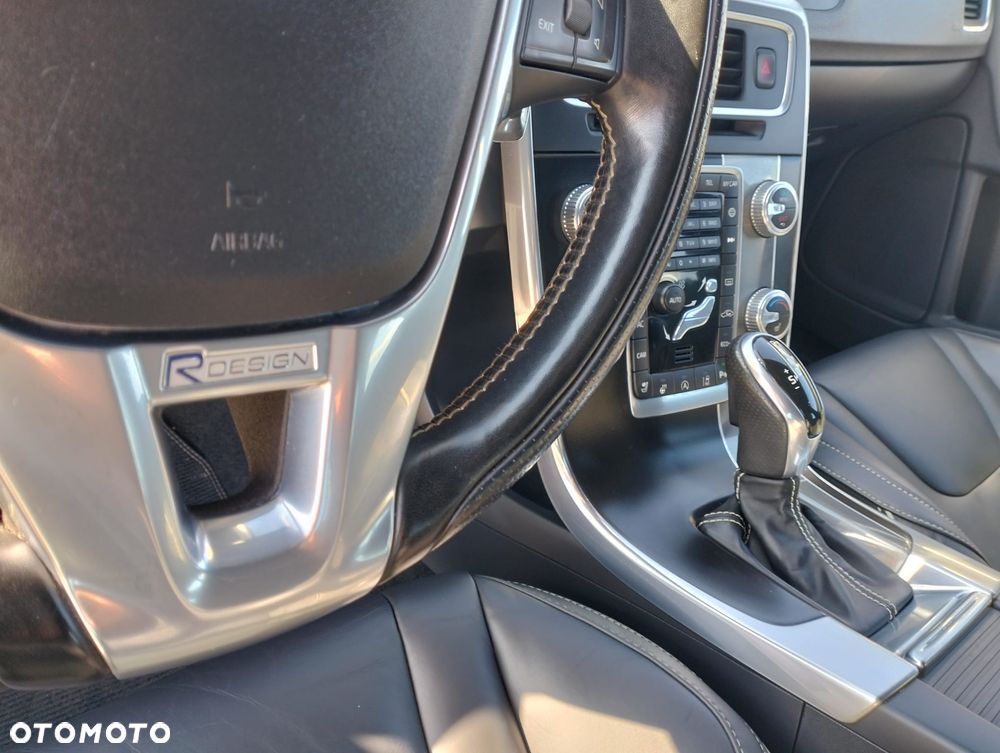 Volvo V60 T6 AWD Drive-E R-Design Momentum - 19