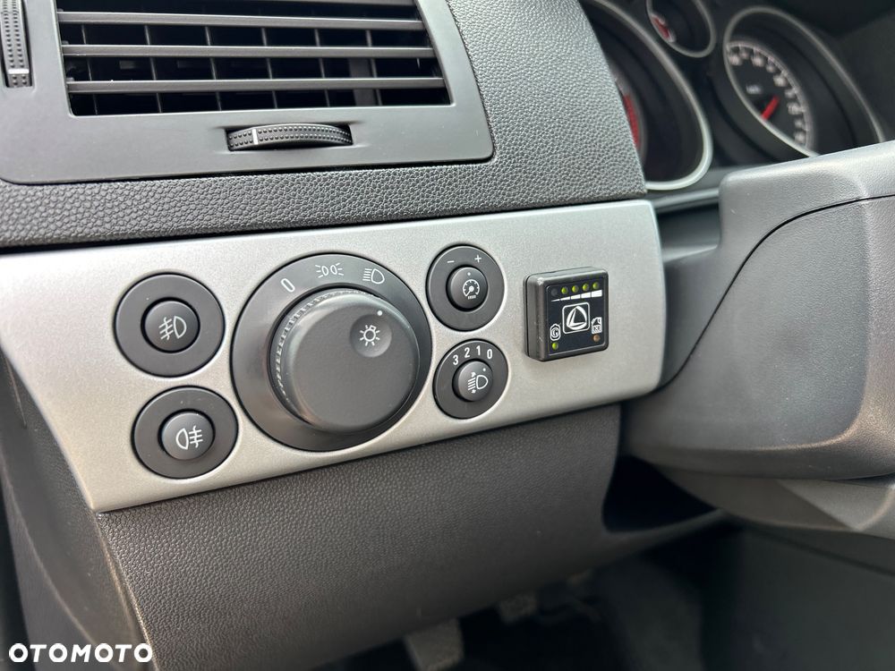Opel Astra 1.6 Edition 111 Jahre - 32