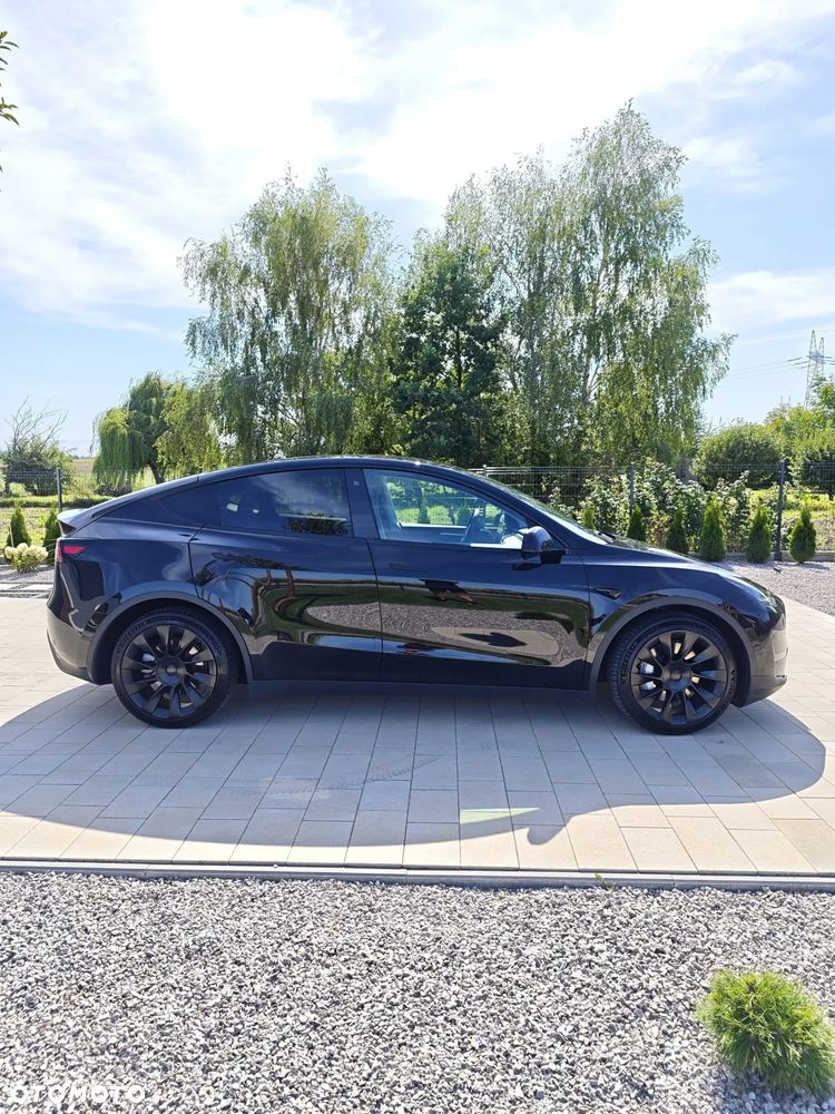 Tesla Model Y Long Range AWD - 8