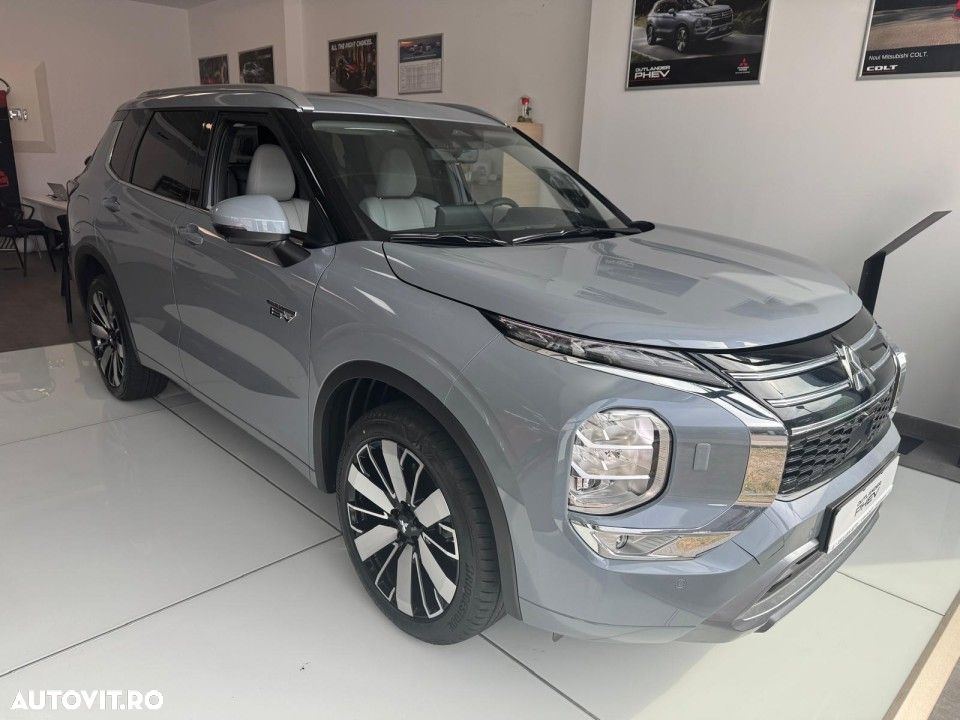 Mitsubishi Outlander - 2