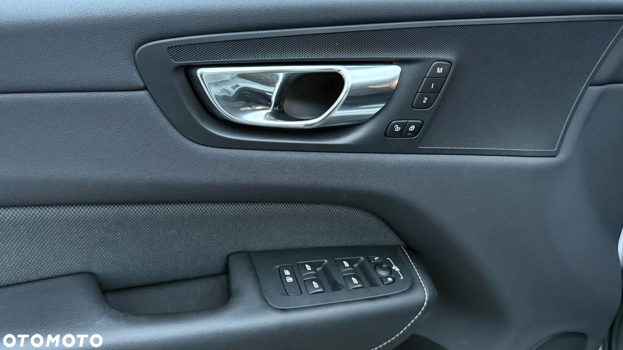 Volvo XC 60 T4 R-Design - 10