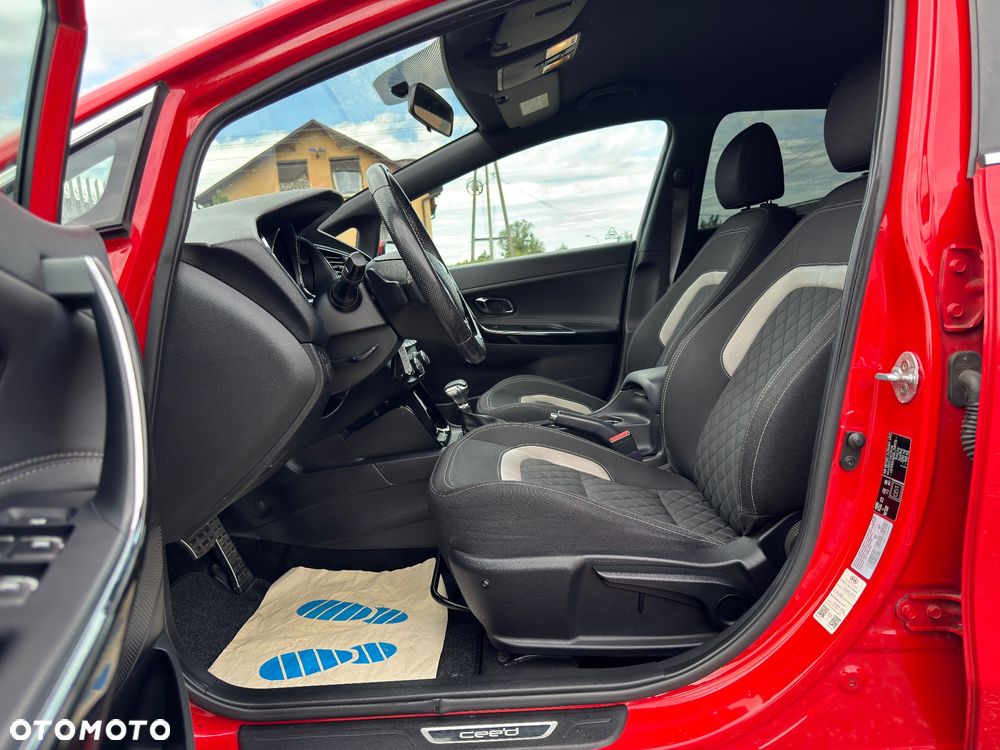 Kia Ceed 1.6 CRDi GT Line DCT - 17