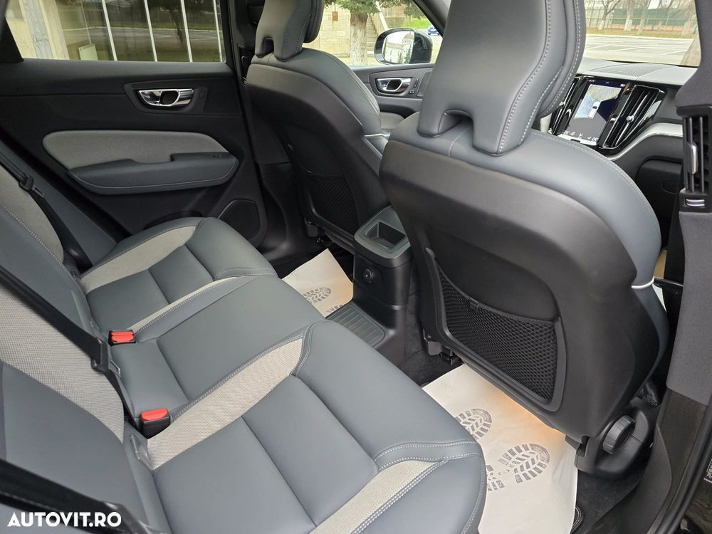 Volvo XC 60 Recharge T6 Twin Engine eAWD R-Design Expression - 28