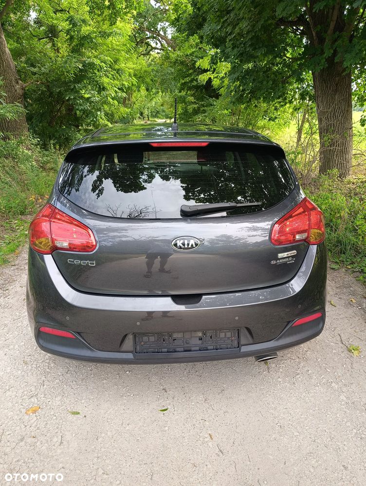 Kia Ceed 1.6 CRDi 128 Fifa World Cup Edition - 7