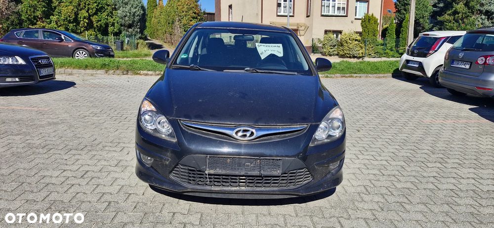 Hyundai i30 1.4 Base + - 21