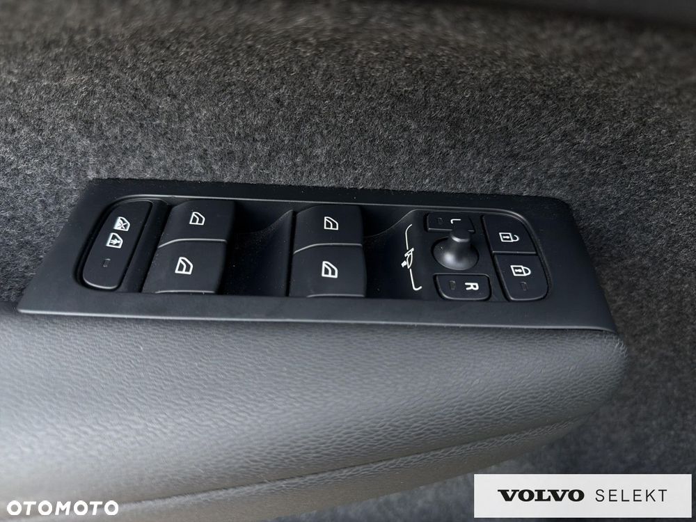 Volvo XC 40 - 25