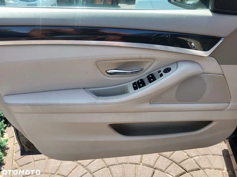 BMW Seria 5 525d - 19