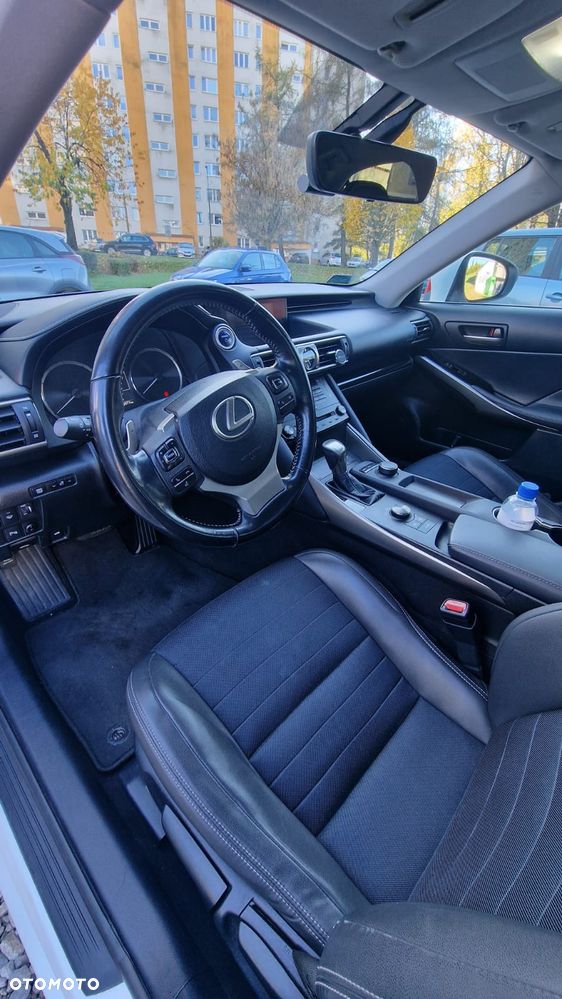 Lexus IS 300h Elegance EU6 - 12