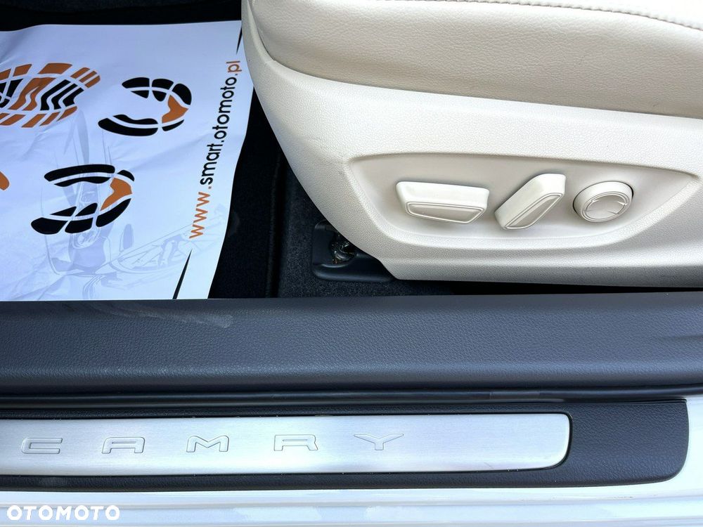 Toyota Camry - 23