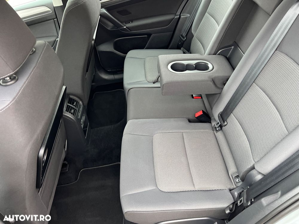 Volkswagen Golf - 33