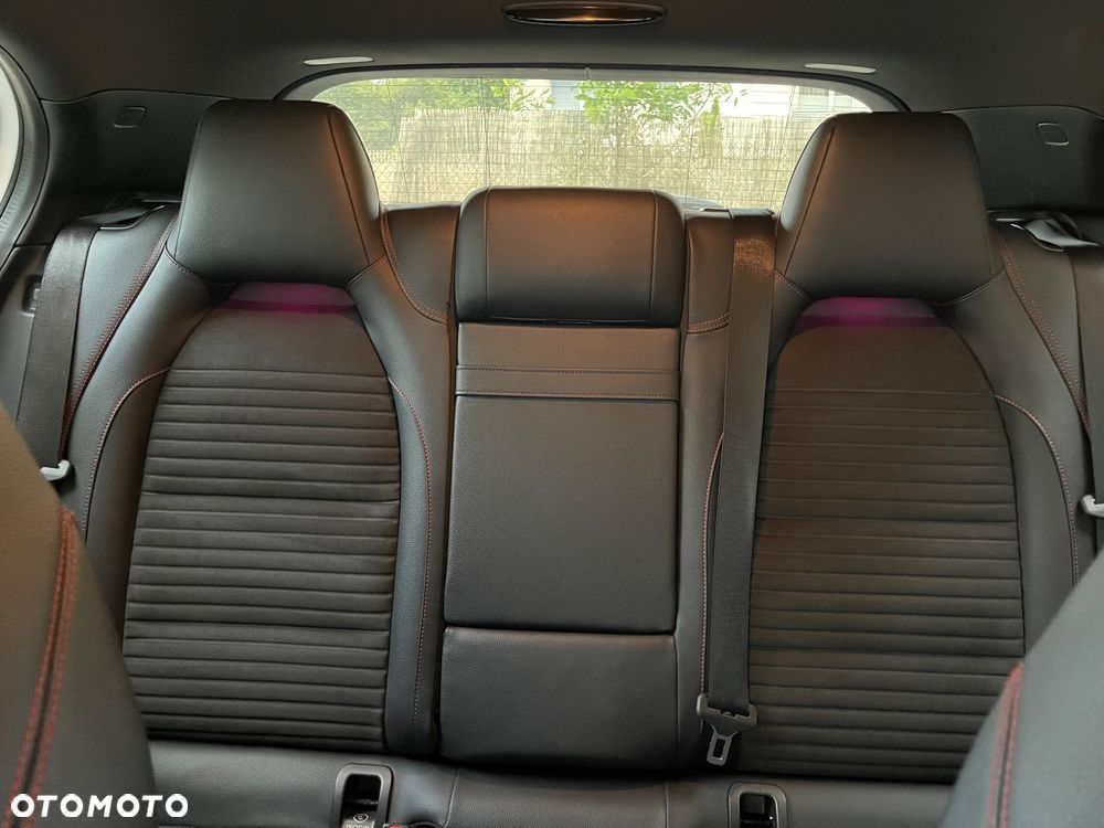 Mercedes-Benz GLA 200 7G-DCT - 18