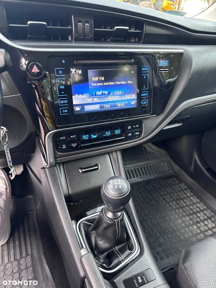 Toyota Corolla 1.6 Comfort - 16