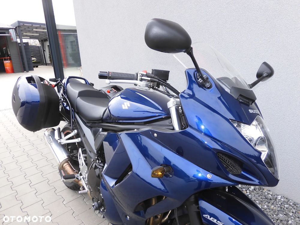Suzuki GSX - 3