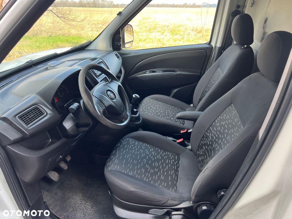 Opel COMBO - 19