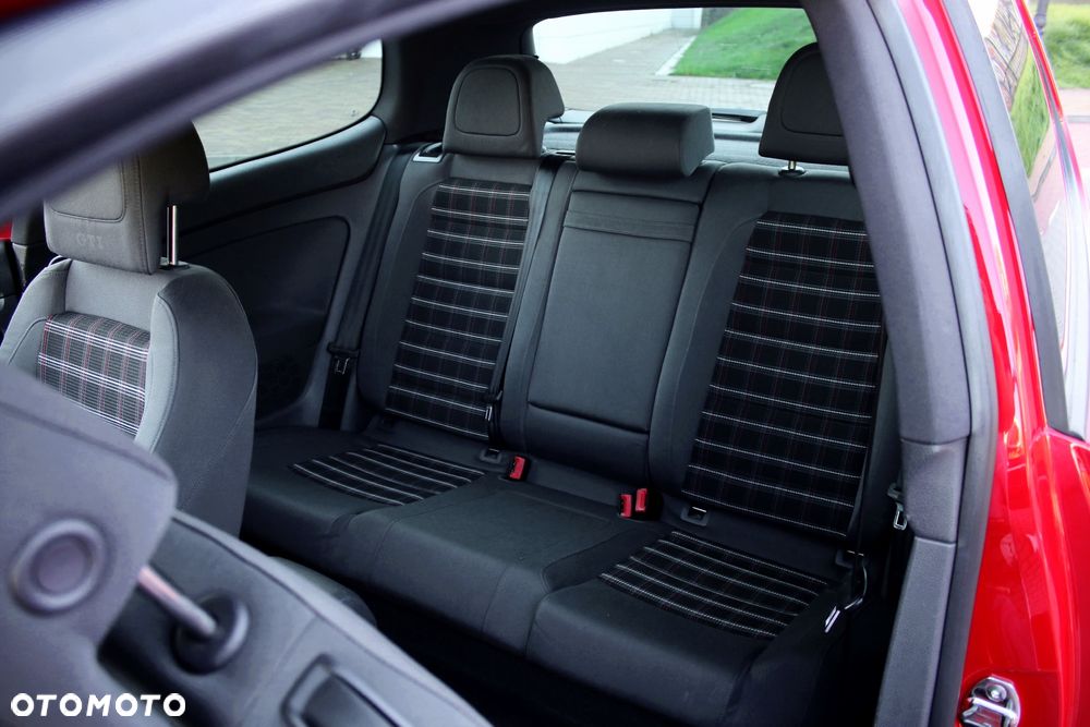 Volkswagen Golf - 11