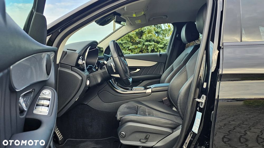 Mercedes-Benz GLC 300 e 4-Matic - 33