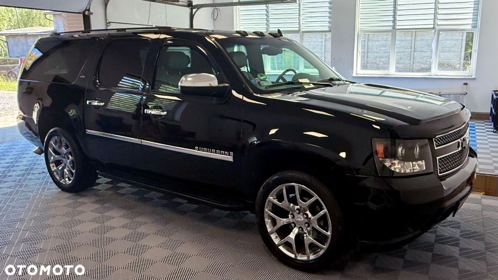 Chevrolet Suburban - 10