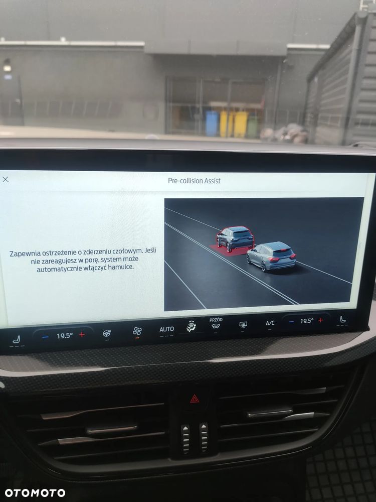 Ford Focus 1.0 EcoBoost Hybrid ST-LINE X - 29