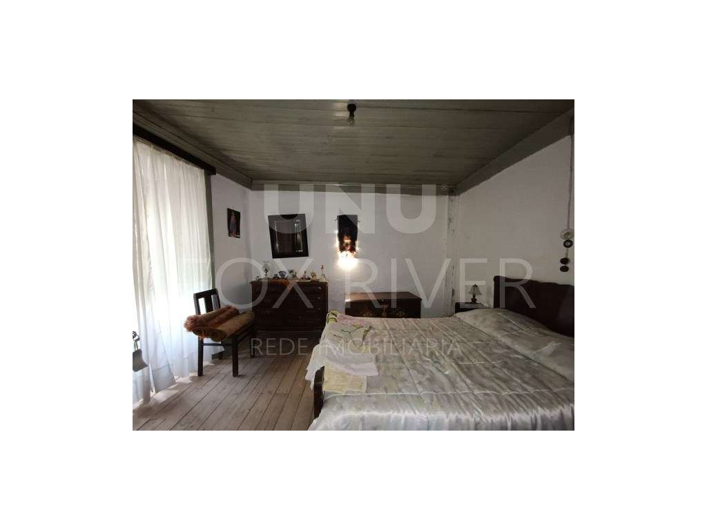 Prédio localizado na Vila de Melgaço, a poucos metros da Câmara Mun... - Grande imagem: 4/13
