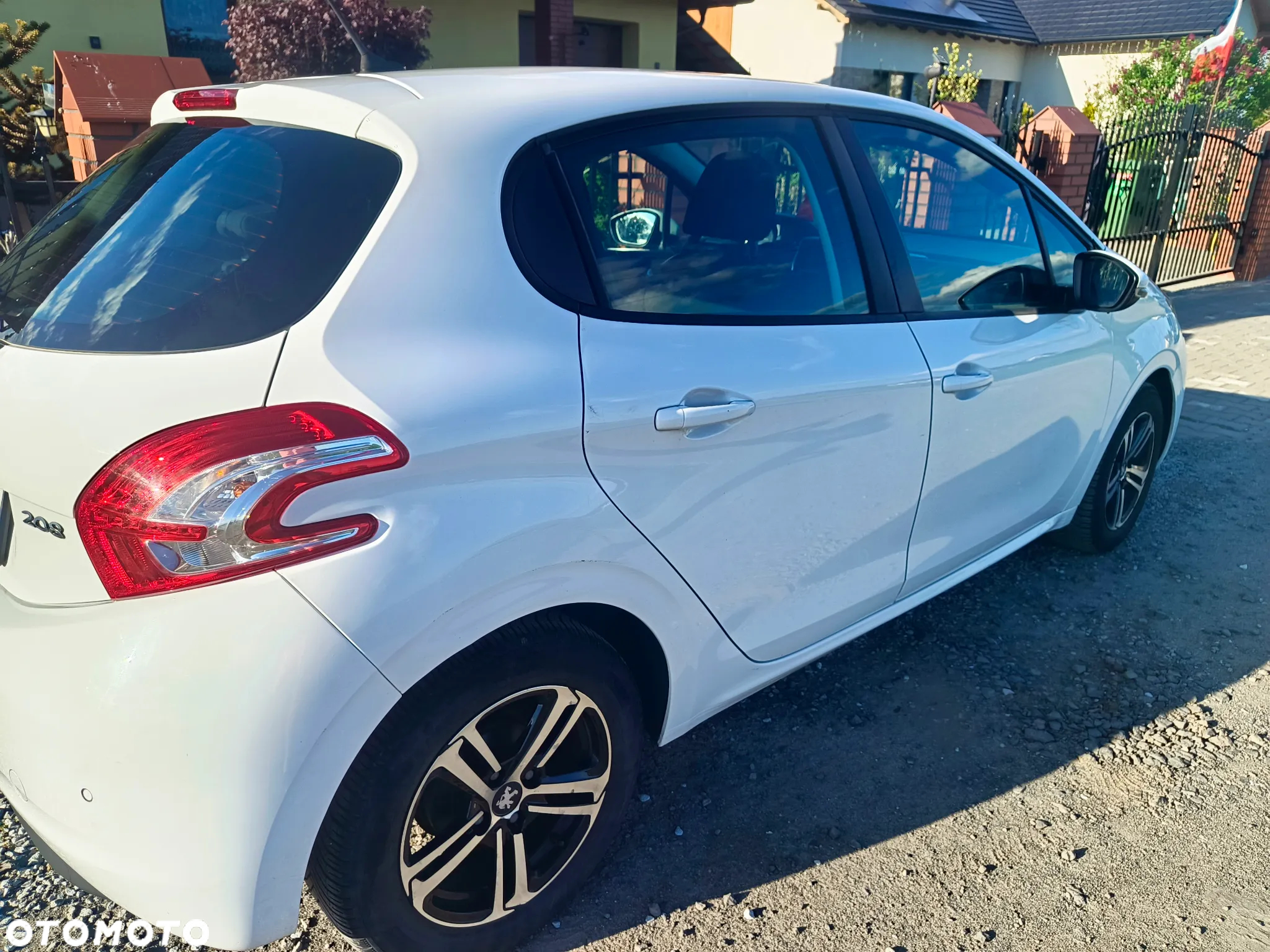 Peugeot 208 - 18