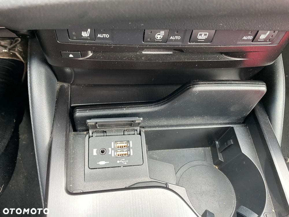 Lexus ES 300h F Sport - 36